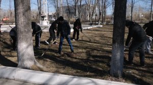В Серовском округе продолжается весенняя уборка мемориальных объектов