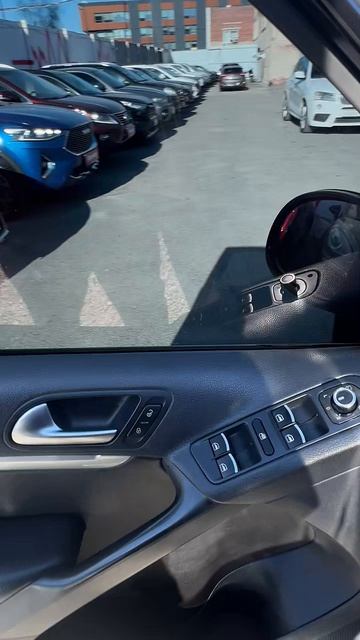 Volkswagen Tiguan  5 дв. Adventure 2.0 AT 2011г