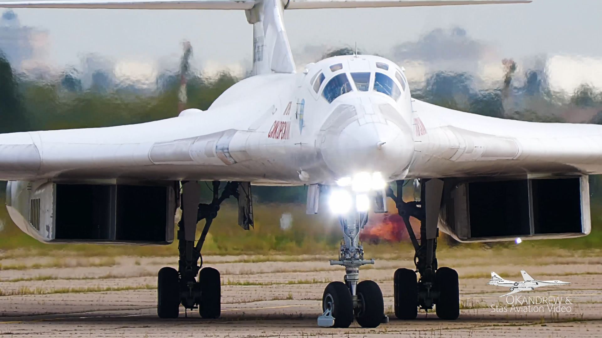 Сверхвуковой Ту-144 рулит, а Ту-160 летает, запуск, руление и пролёты смотреть онлайн