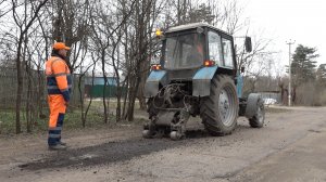 В Пушкино устраняют ямы на дорогах: ремонт идёт на улице Менделеевской в Клязьме