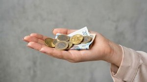 Самая важная денежная практика, которая притягивает ещё больше: Благодарность деньгам через купюру