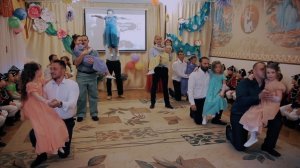 Красивый танец Отец и дочь в детском саду на выпускном балу — напишите что понравилось