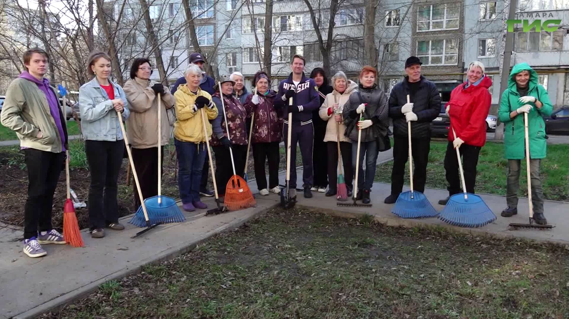 Жители Промышленного района Самары присоединились к уборке города