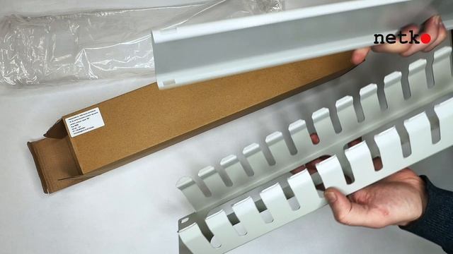 Кабельный органайзер 19", 2U, металлический, с металлической крышкой и кольцами