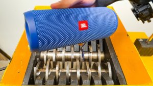 ОФИСНАЯ ТЕХНИКА ПОЛЕТЕЛА В ИЗМЕЛЬЧИТЕЛЬ ПОСЛЕ СОВЕЩАНИЯ