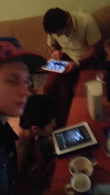 Отдыхаем в Ростове.Хорошая компания.Поем песни.