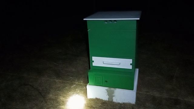 Перевозка улья из города в деревню. Постановка на весовую платформу.