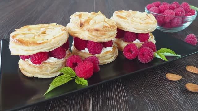 МАЛИНОВЫЙ ВЗРЫВ ВО РТУ - я в рабстве у этого десерта 3 дня 😈