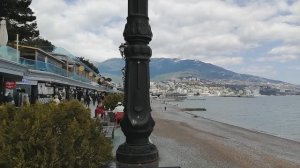 Ялта. Середина апреля. Приморский пляж.