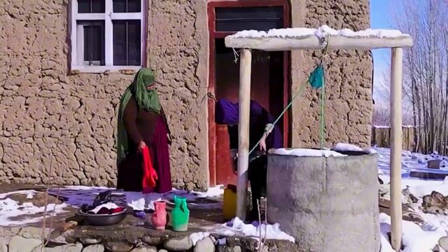 Зима в афганской деревне .