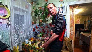 Жареный сазан со сметаной на сковороде — простой рецепт.