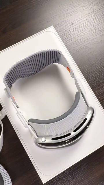 Распаковка Apple Vision Pro смотреть онлайн