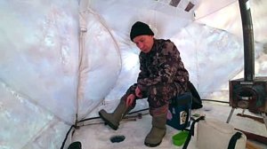 Рыбалка в марте 2026.  Ловля окуня со льда на озере Арахлей.