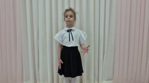 Текутьева Александра читает стихотворение  В. Крючкова " Россия"