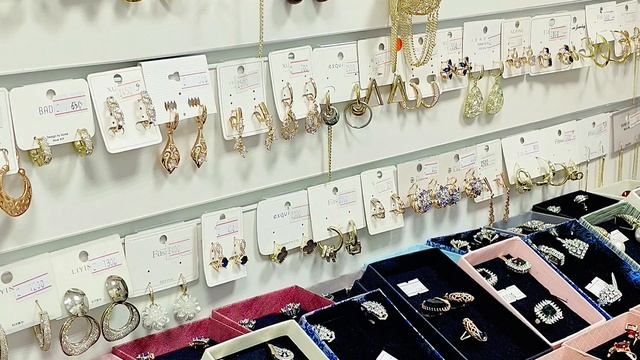 Ювелирная бижутерия: стильные комплекты и элегантные подвески.заказ на ватсап или Max +79083191849