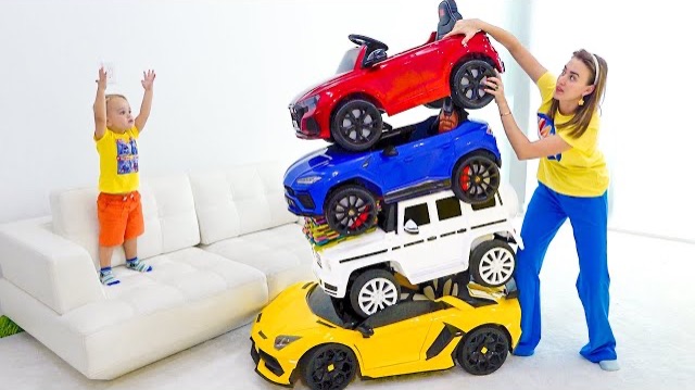 Маленький водитель Крис волшебно трансформирует детские машинки