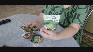 Разбираю семена.Решила подрыхлить клубнику и чеснок.