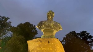 Памятник отцу Сталина в АлександроНевске