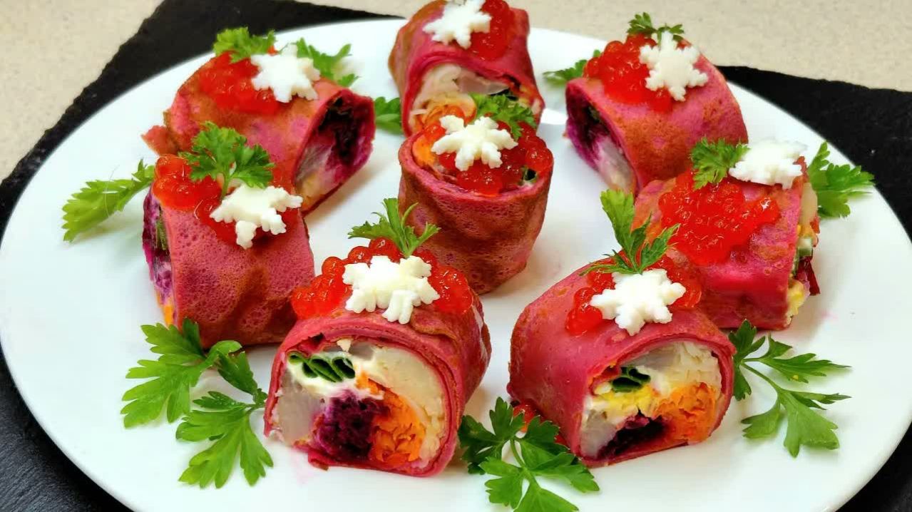 Так «шубу» вы еще не готовили! Свекольные блинчики с сельдью — оригинально и просто