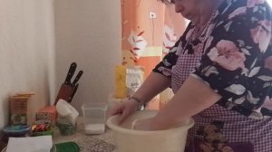 У Бабы Вали поминальный день по по мужу, пеку ватрушки с картошкой и булочки московские. Мой огород.