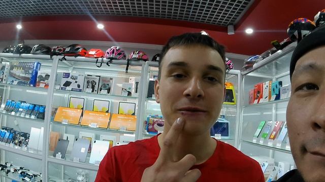 Рома впаривает кресло , тестим камеру и дурачимся , подпишитесь друзья )