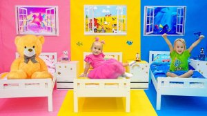 Алиса и Крис исследуют таинственную секретную комнату