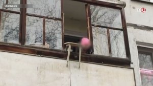 В Челябинске голодный ребенок звал на помощь с балкона