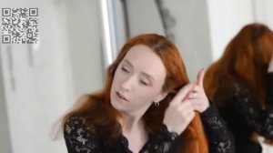 Девушка у зеркала