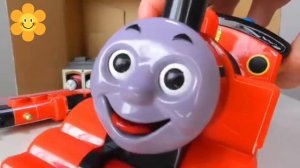 Паровозики Томас и его друзья для детей. Играем с различными паровозиками . #дети #видеодлядетей