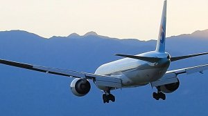 Бывало в Сочи и такое - Корейский Боинг 777 - посадка и взлёт