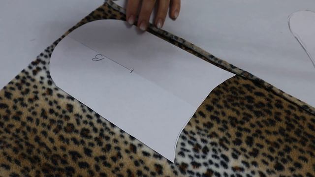 Превратила образки от старых пледов в шикарную вещь, которая согревает ноги