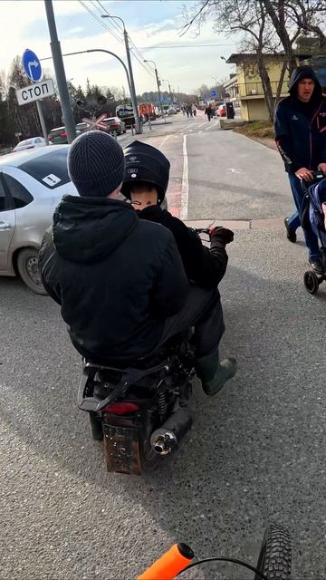 Нам тут ещё трамвая не хватает, падающего на нас прямо с небес #велопоездка #велосипед #Тюмень