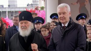 Сергей Собянин и патриарх Кирилл посетили площадку фестиваля "Пасхальный дар" в парке Горького