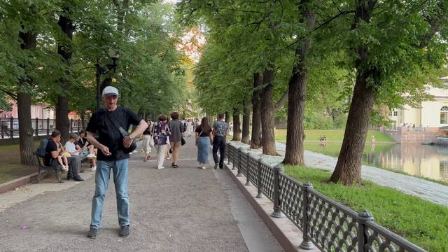 Патрики Москва прогулка днём и ночью кафе стиль и атмосфера района