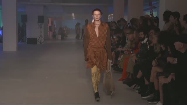 Показ коллекции Andreas Kronthaler для Vivienne Westwood весна-лето 2020