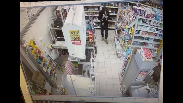 Пойман с поличным: в Малой Вишере полицейские задержали похитителя алкоголя и замороженной курицы