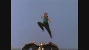 Power Rangers Mighty Morphin Томми Оливер находит в себе силу дать отпор Голдару.