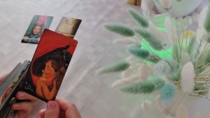 Жалеет ли мужчина, что он сейчас не с тобой❓