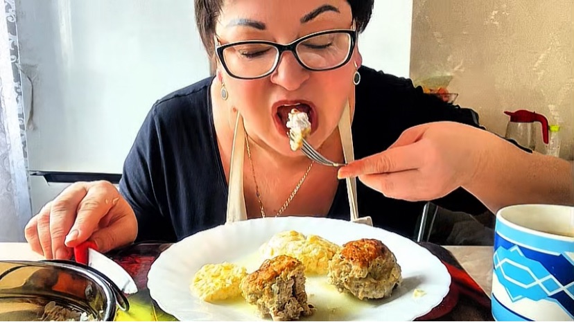 Наконец добралась до перекуса перед Завтраком/Все просто яйца с яйцами и огурец! Мукбанг