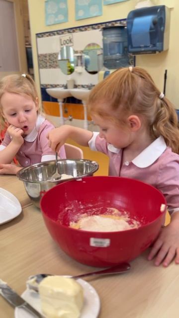 Им всего 4 года - посмотрите как они общаются на английском билингв английскийдетскийсад москва