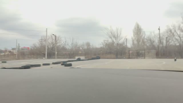 Учимся трогаться и тормозить на автодроме. Работа со сцеплением