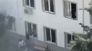 Школьникам в турецком Кахраманмараше пришлось выпрыгивать из окон, чтобы спастись.

Такое видео ...