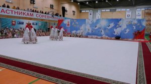 Гляжу в озёра синии.