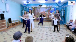 Милейший танец мальчиков выпускников с воспитателями - а вы помните своих воспитателей?