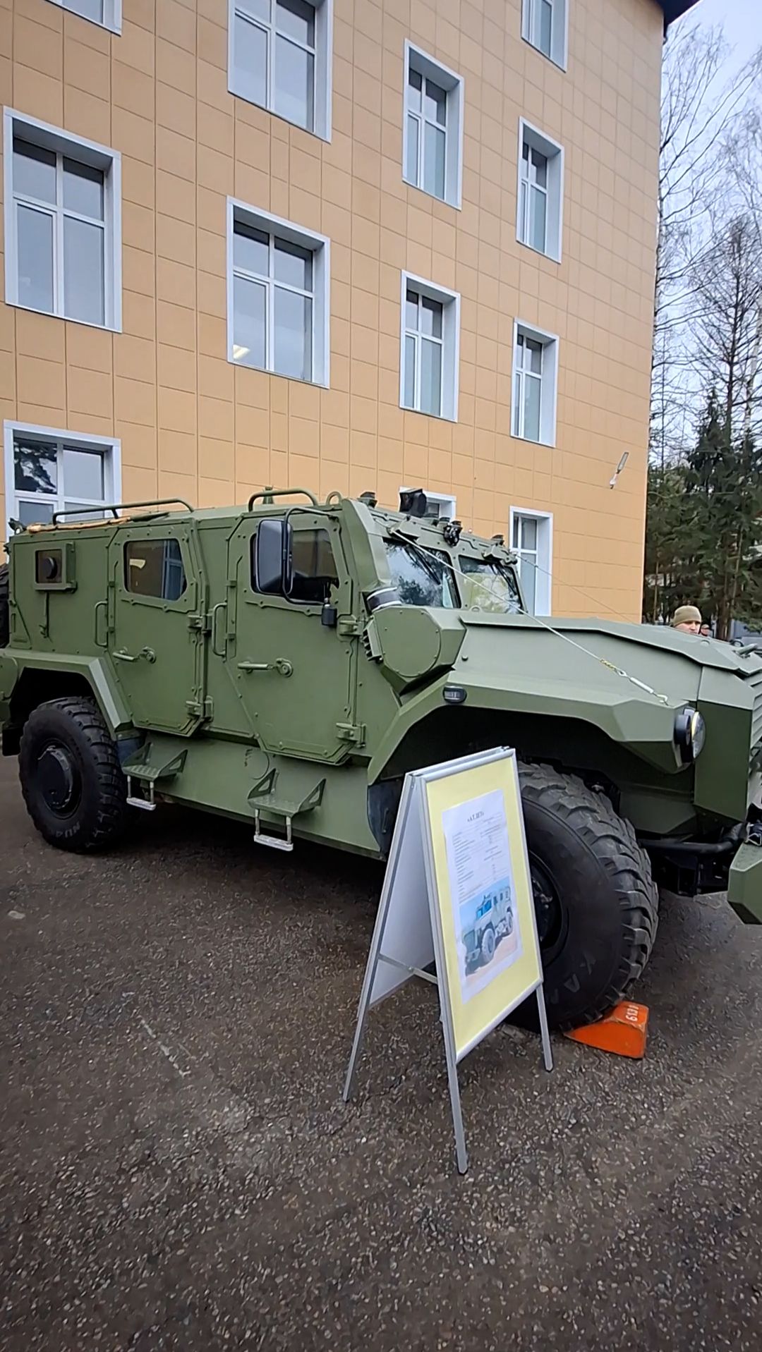 Образцы военной техники. 90 лет Кремлевскому полку. Празднование.