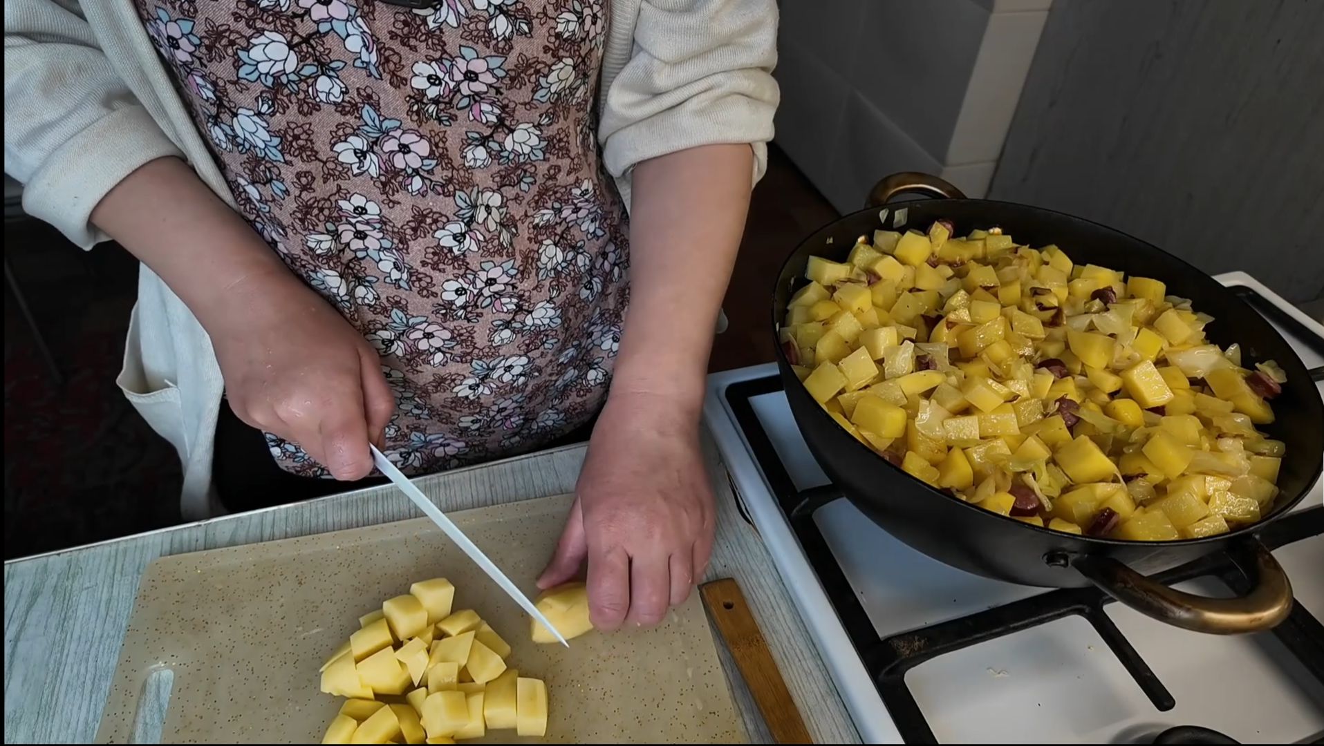 Никак не уйти! Бабья доля..