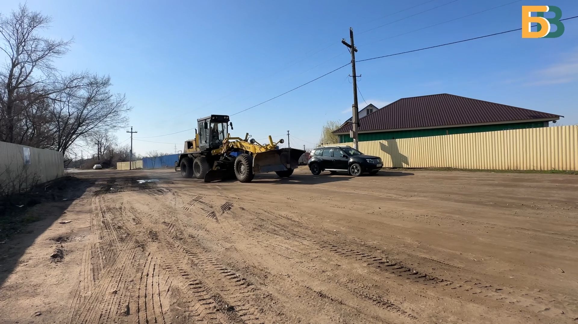 Сегодня начались работы по грейдированию дороги на дачи Пески