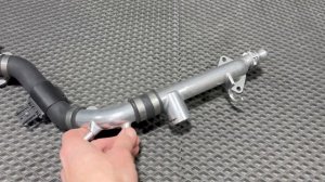 Патрубок охлаждения алюминиевый Audi  A6 A7 2.8 06E121045AB