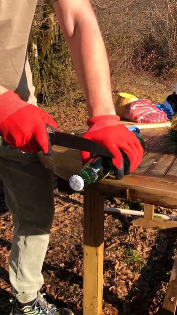 Стекло, кокос, вязкие материалы — и он всё это проходит без потерь.