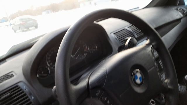 BMW X5. Замена спорт руля на обычный.